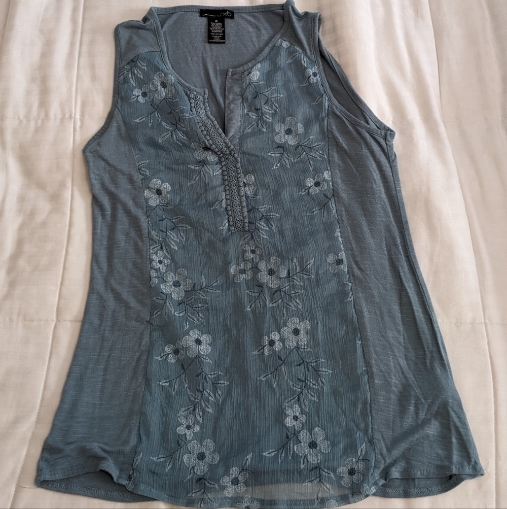 PRETTY textured rxb sleeveless top size Medium